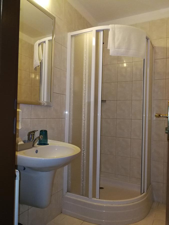 Retro Hotel Villa Ostrava Extérieur photo
